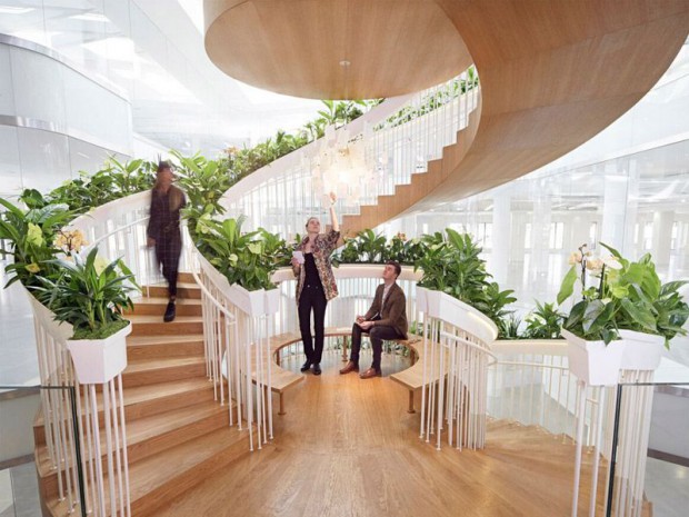 Un escalier se dresse tel un jardin suspendu Jardin Suspendu désign