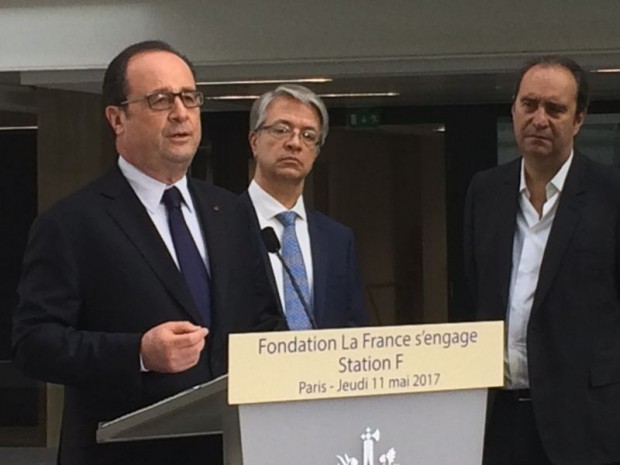Hollande demande des crédits publics à Macron pour sa fondation