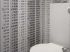 Dans les toilettes