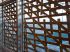 Des ronds color�s de plexiglass servent de 