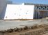 Un coll�ge v�tu d'une robe blanche en b�ton architectonique