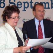 L?UNCMI pr�sente son projet de PTZ Vert � Christine Boutin