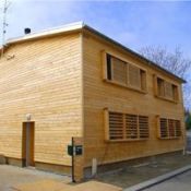 Des maisons en bois dans un programme social (diaporama)