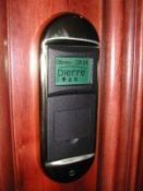 Une serrure contr�lable par t�l�phone portable