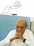 L?architecte de Brasilia pr�pare une sculpture pour la f�te nationale fran�aise