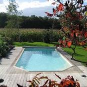 Le march� de la piscine prend l'eau
