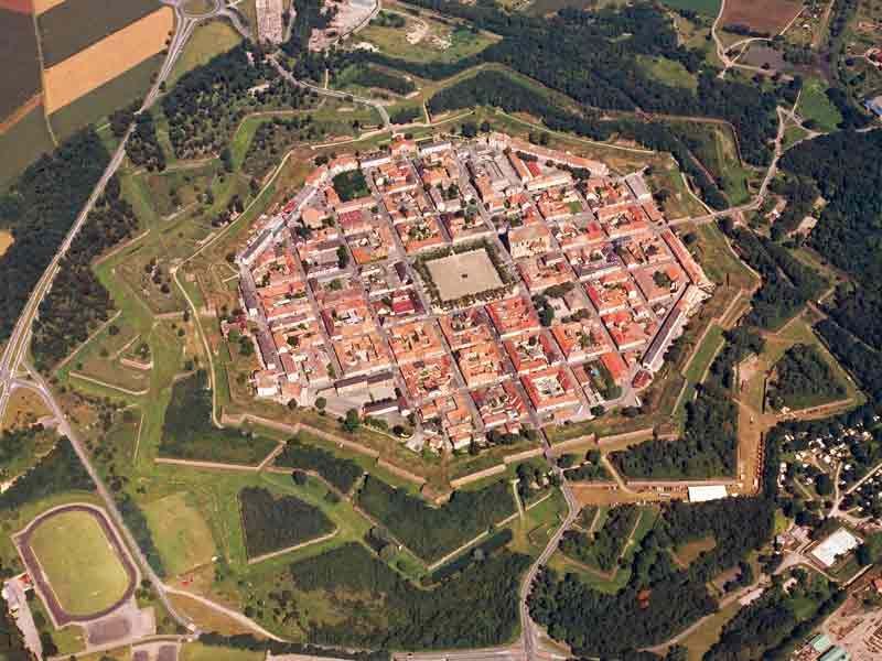 20080729_185016_20080716_160514_13--vue-aerienne-droit-stud.jpg