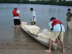 Des étudiants prennent le large dans des canoës en béton (diaporama)