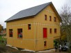 Une maison carrée en bois