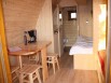 Cabane forestière : un intérieur agréable à taille familiale