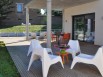 Une terrasse en bois naturel