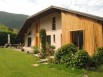 Restructuration d'un chalet paré de bois en hommage aux séchoirs de Haute-Savoie