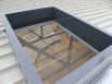 Un toit composé d'un bac en acier perforé