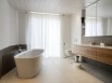 Une salle de bains moderne et élégante pour un effet cocon