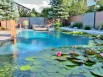 Un jardin moderne pour une piscine écologique 