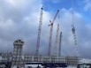 Arche de confinement : les grues de montage