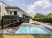 Une petite piscine pour une maison d'architecte