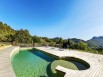 Une piscine façon source d'eau fraîche