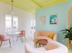 Un salon cosy à la déco couleur sorbet