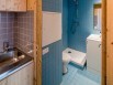 Des salles de bain carrelées de bleu