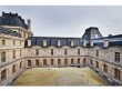 La Cour Visconti du Louvre se pare d'un voile de ...