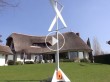 Une petite éolienne verticale qui s'installe en ...