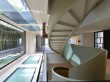 Une villa &eacute;pur&eacute;e r&eacute;v&egrave;le un escalier ruban ...