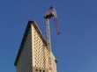 Une grue se plie et menace de s'effondrer à La ...