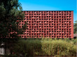A Toulouse, une maison rouge entre ombre et ...