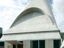 Une église pyramidale signée Le Corbusier à ...