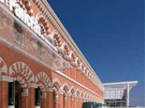Elizabeth II inaugure la nouvelle gare de ...
