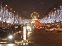 Les Champs-Elysées trop chères pour La Poste