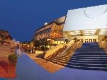 Cannes, à l'étroit dans son palais