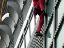 Spiderman en haut du bambou