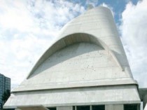 Une église pyramidale signée Le Corbusier à ...