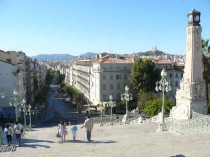 Les 9 lettres de Marseille façon Hollywood