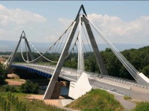 Un pont qui «&#160;s'efface&#160;» devant la Loire