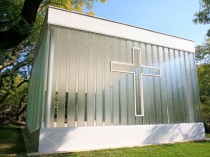 Une chapelle en cristal dédiée aux mariages ...