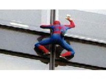 Le Spiderman français gravit la tour GDF-Suez 