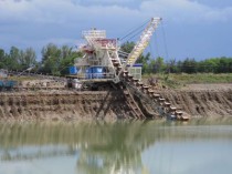 Cemex inaugure un nouvel excavateur de granulats