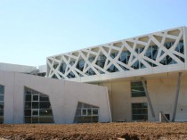 Du béton blanc architectonique pour un collège ...