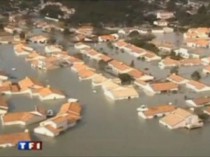 Trafic de gravats autour des maisons endommagées ...