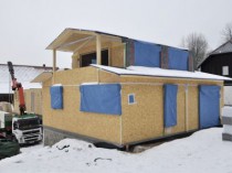 Une maison en bois massif tourillonné (diaporama)