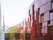 Une école colorée ensoleille Paris (diaporama)