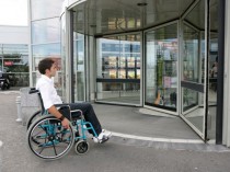 Accessibilité&#160;: l'Etat s'engage a minima