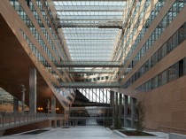 Un atrium lumineux pour le nouveau siège de la ...