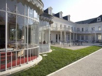 Un château en Touraine devient un complexe ...