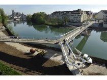 Une passerelle comme lien précieux sur la Marne ...