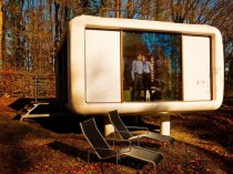 Un loft futuriste dans le parc d'un château du ...
