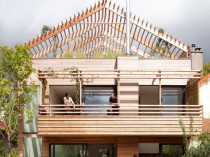 Une maison bois qui révolutionne un quartier ...